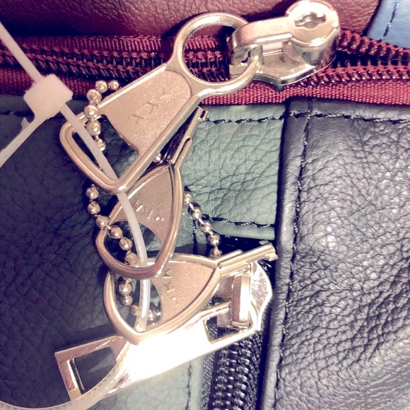 🆕Concealed weapon leather 🔫 locking compartment for gun🔫 leather handbag NWT - Picture 13 of 16